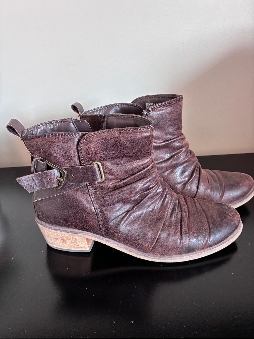 Source Unknown Brown Leather Ruffled Ankle Booties with Buckle